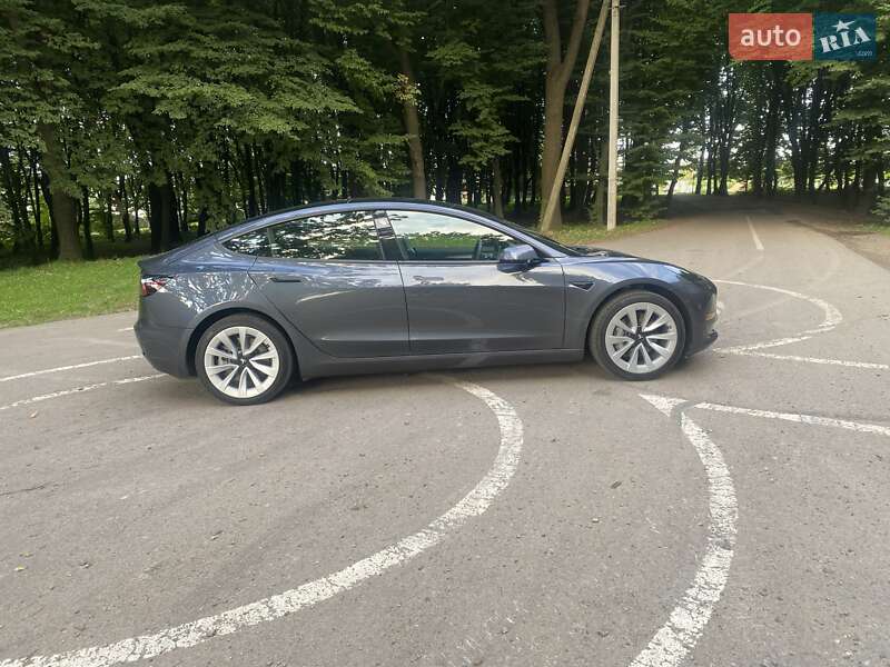 Седан Tesla Model 3 2022 в Львове