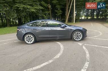 Седан Tesla Model 3 2022 в 