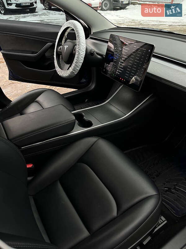 Седан Tesla Model 3 2018 в Львове