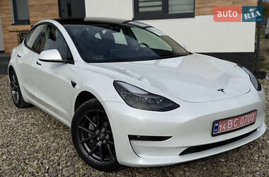 Седан Tesla Model 3 2023 в 