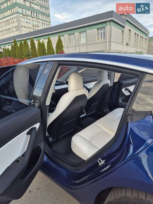 Седан Tesla Model 3 2019 в Киеве