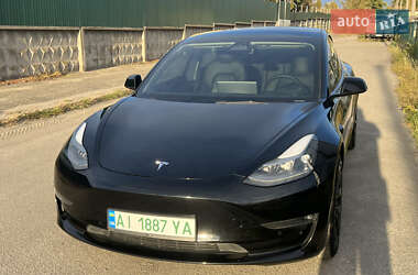 Седан Tesla Model 3 2022 в 