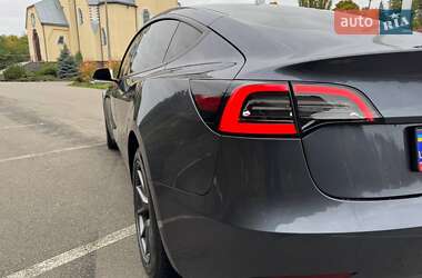 Седан Tesla Model 3 2023 в 