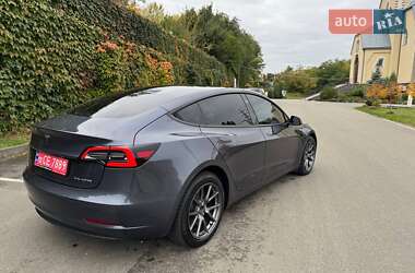 Седан Tesla Model 3 2023 в 