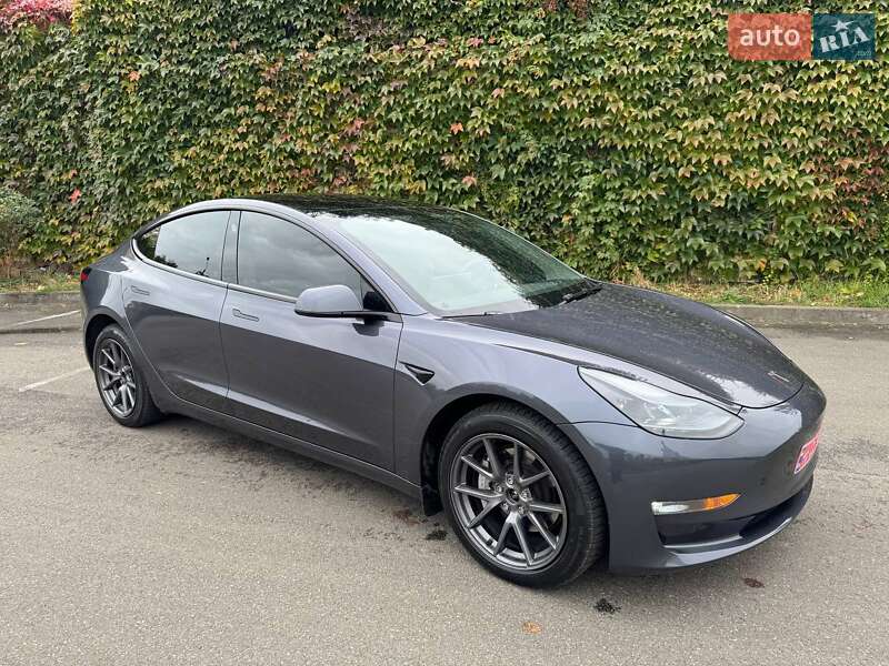 Седан Tesla Model 3 2023 в Киеве
