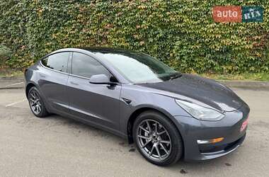 Седан Tesla Model 3 2023 в 