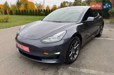 Седан Tesla Model 3 2023 в 