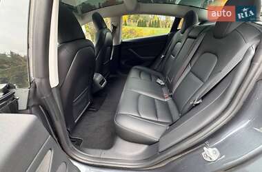 Седан Tesla Model 3 2023 в 