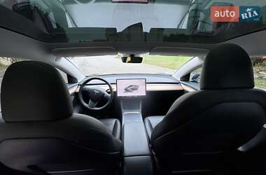 Седан Tesla Model 3 2023 в 