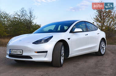 Седан Tesla Model 3 2022 в 