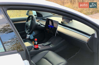 Седан Tesla Model 3 2022 в 