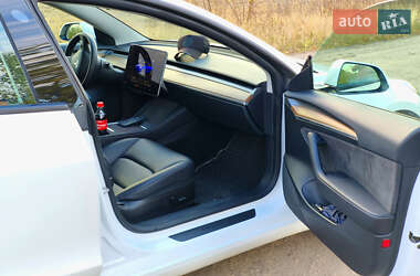Седан Tesla Model 3 2022 в 