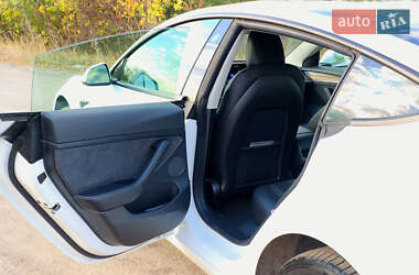 Седан Tesla Model 3 2022 в 