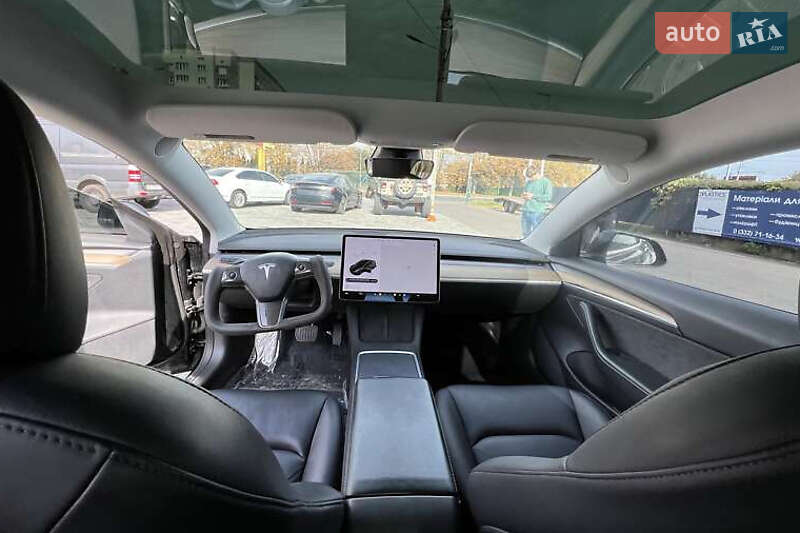 Седан Tesla Model 3 2021 в Львові