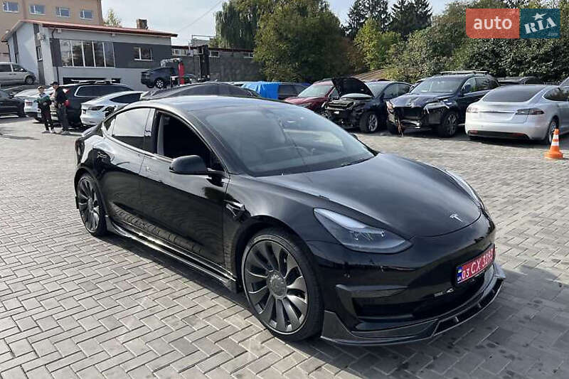 Седан Tesla Model 3 2021 в 
