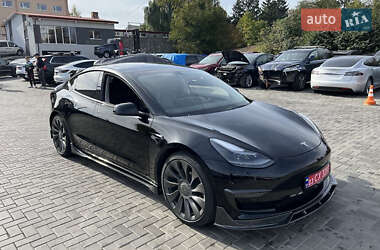 Седан Tesla Model 3 2021 в 