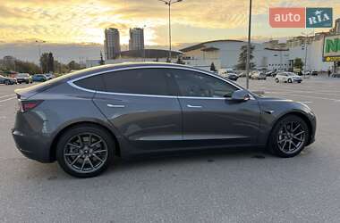 Седан Tesla Model 3 2019 в 