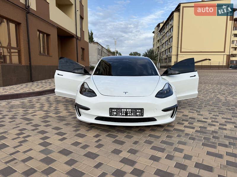 Седан Tesla Model 3 2021 в Измаиле