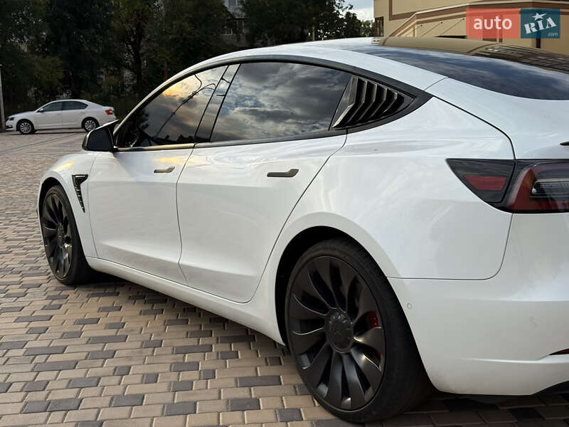 Седан Tesla Model 3 2021 в Измаиле