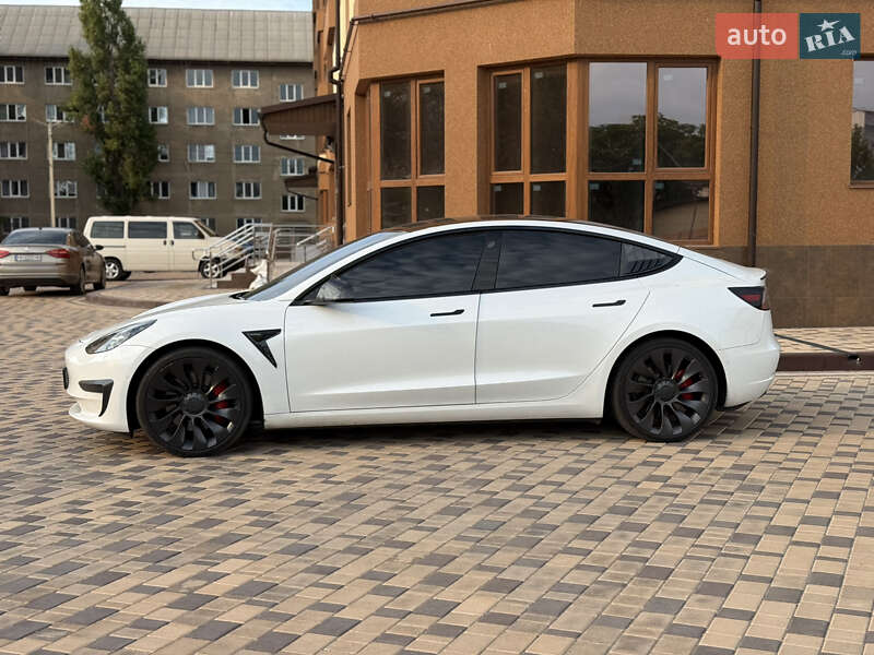 Седан Tesla Model 3 2021 в Измаиле