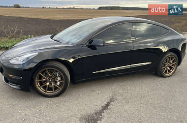 Седан Tesla Model 3 2022 в Прилуках