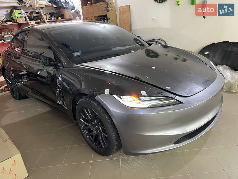 Седан Tesla Model 3 2025 в Бродах