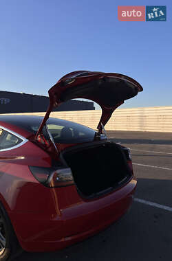 Седан Tesla Model 3 2019 в 