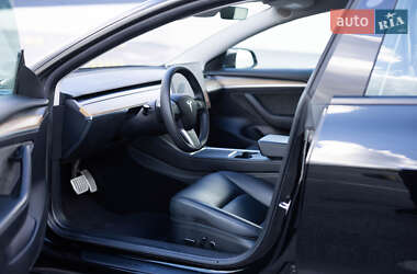 Седан Tesla Model 3 2021 в 