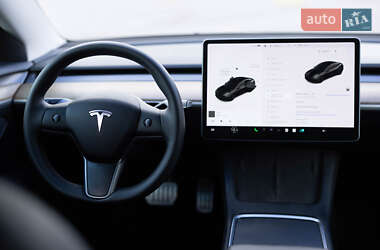 Седан Tesla Model 3 2021 в 