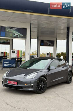 Седан Tesla Model 3 2021 в 