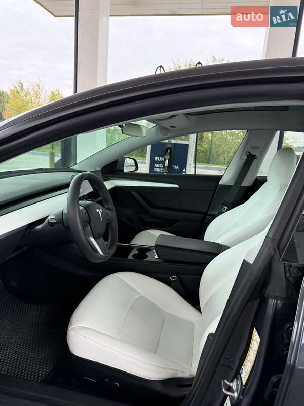 Седан Tesla Model 3 2021 в Дніпрі
