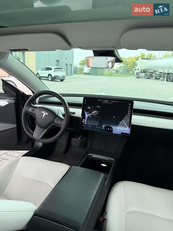 Седан Tesla Model 3 2021 в Дніпрі
