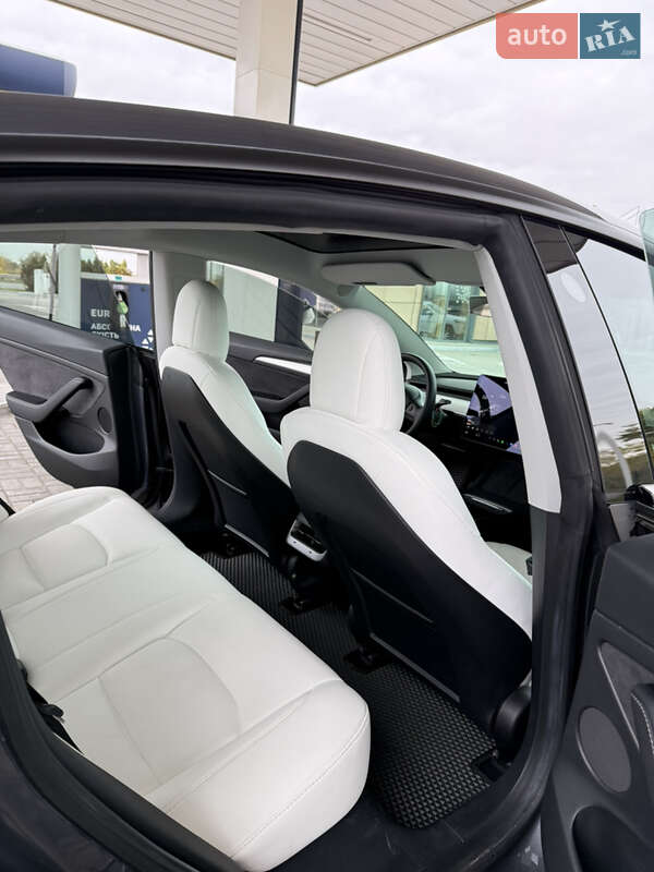 Седан Tesla Model 3 2021 в Дніпрі