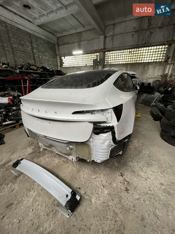 Седан Tesla Model 3 2024 в Львове