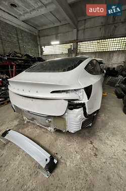 Седан Tesla Model 3 2024 в 