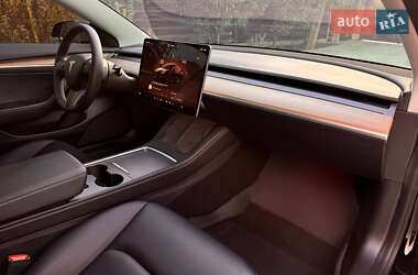 Седан Tesla Model 3 2022 в 