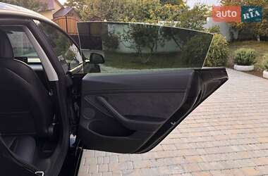 Седан Tesla Model 3 2022 в 