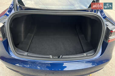 Седан Tesla Model 3 2021 в Киеве