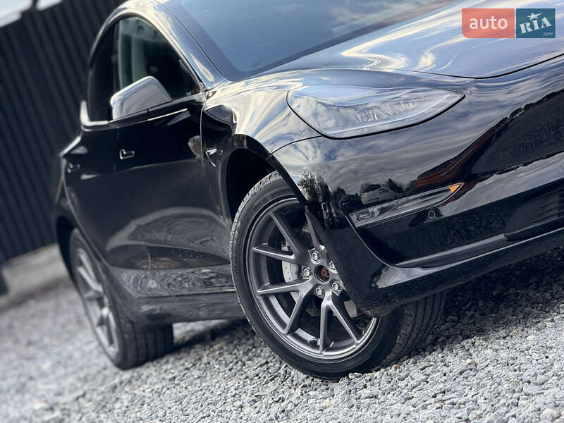 Седан Tesla Model 3 2022 в Дрогобичі