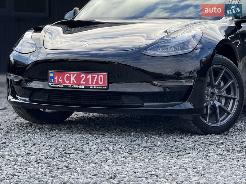 Седан Tesla Model 3 2022 в Дрогобичі