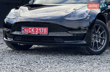 Седан Tesla Model 3 2022 в 