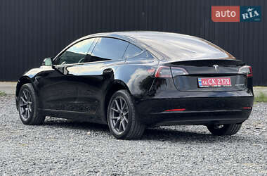 Седан Tesla Model 3 2022 в 