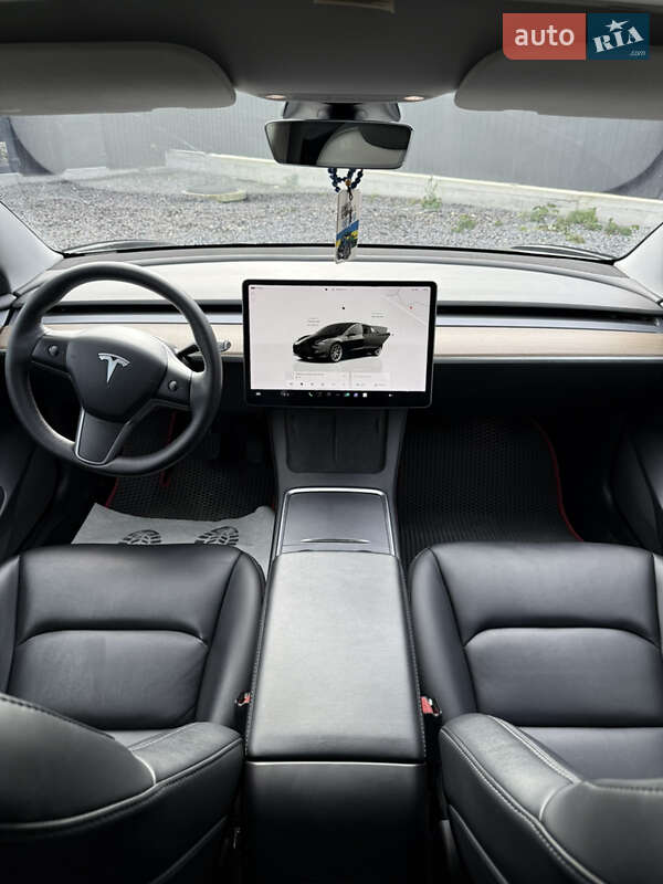 Седан Tesla Model 3 2022 в Дрогобичі