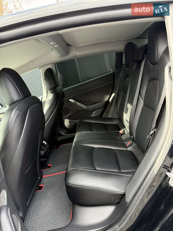 Седан Tesla Model 3 2022 в Дрогобичі