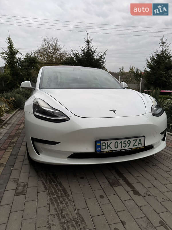 Седан Tesla Model 3 2018 в Рівному