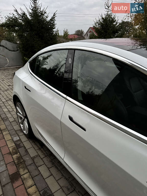 Седан Tesla Model 3 2018 в Рівному