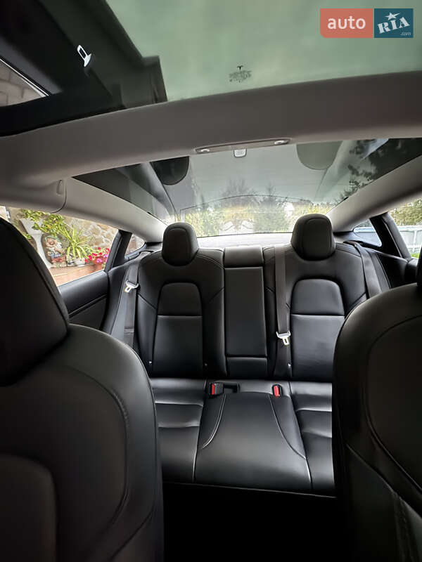 Седан Tesla Model 3 2018 в Рівному