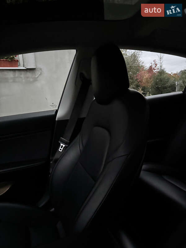 Седан Tesla Model 3 2018 в Рівному