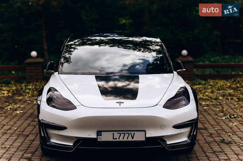 Седан Tesla Model 3 2019 в Львові