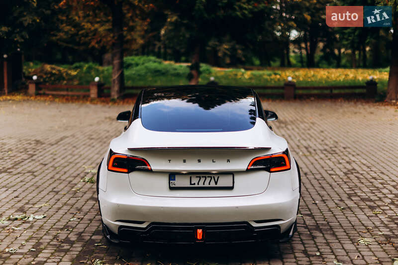 Седан Tesla Model 3 2019 в Львові